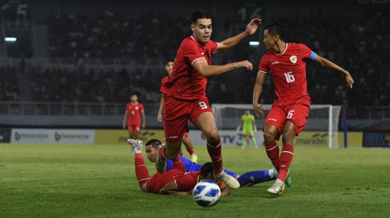 Penyerang-Timnas-U19-Indonesia-Jens-Raven-saat-bertanding-menghadapi-Malaysia-di-final-Piala.jpg