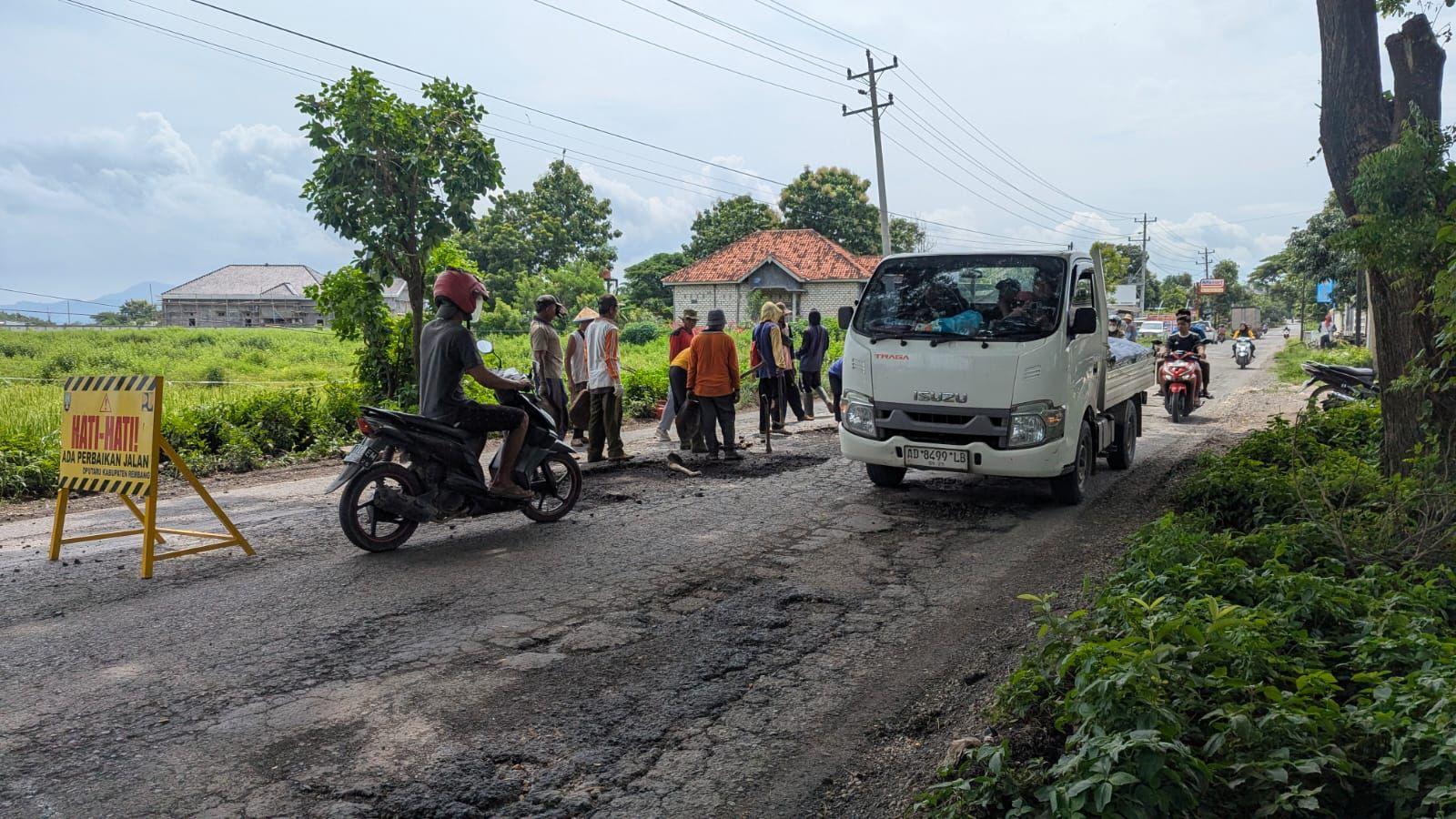 Perbaikan-Jalan-Berlubang-di-Ruas-Tireman.jpg