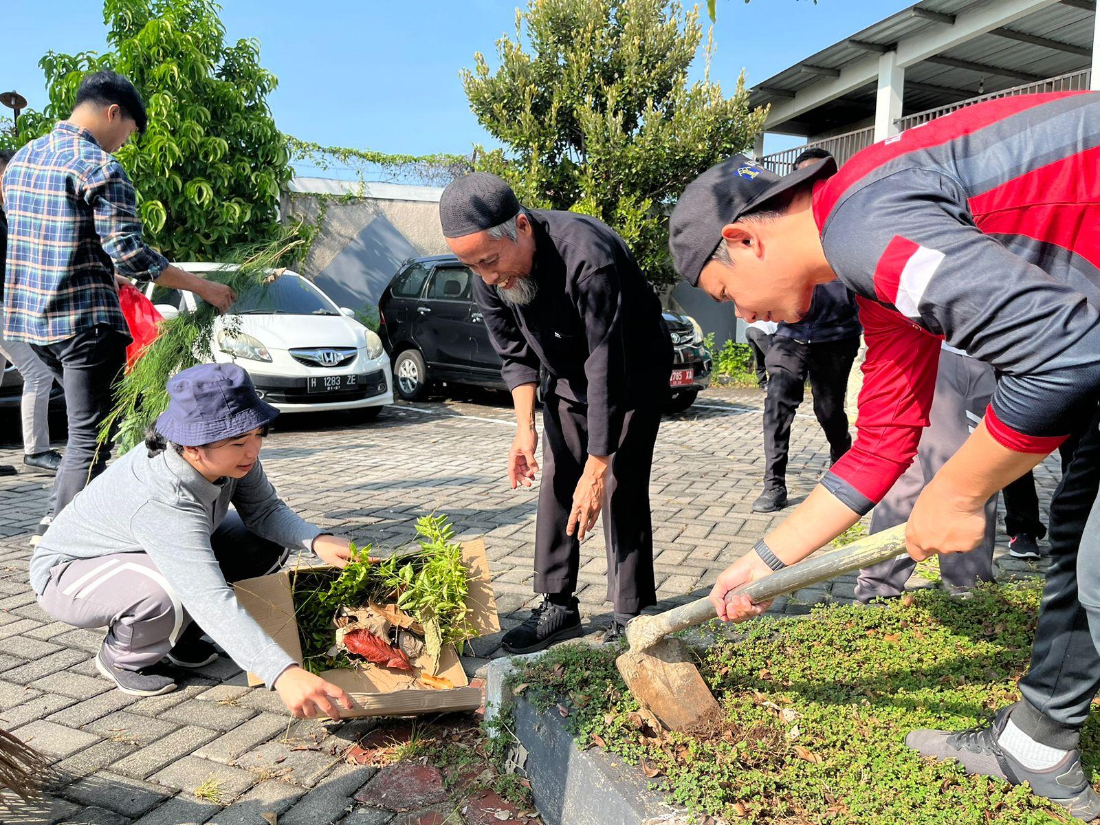 Peringati Hari Pengayoman Ke - 79, Kemenkumham Jateng Adakan Bersih-Bersih Lingkungan