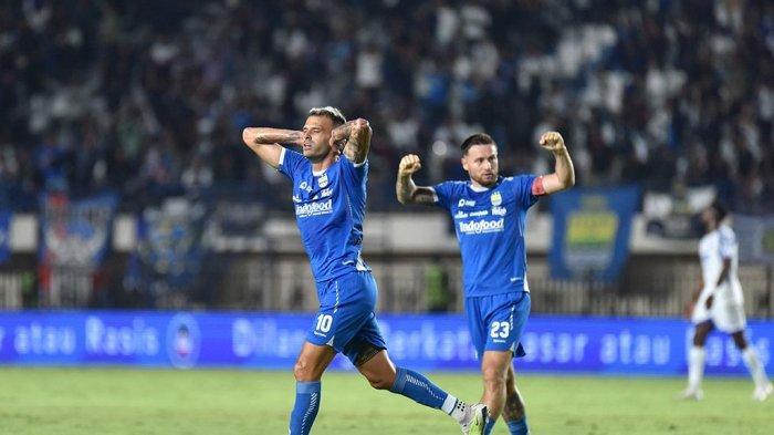 Pino-dan-Marc-Klok-Persib-Bandung-melak.jpg