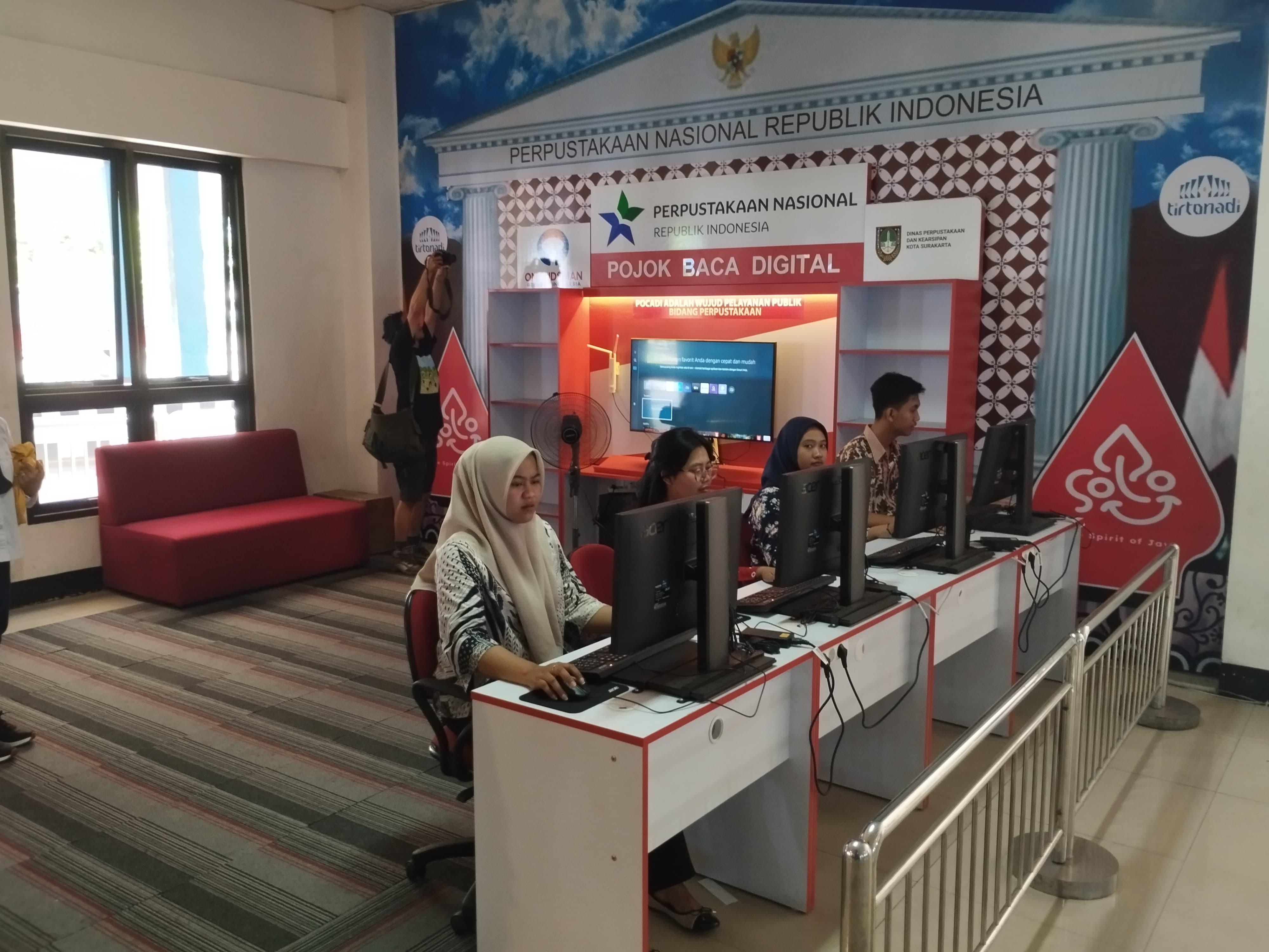 Dukung Literasi Bagi Masyarakat, Terminal Tirtonadi Solo Sediakan Pojok Baca Digital