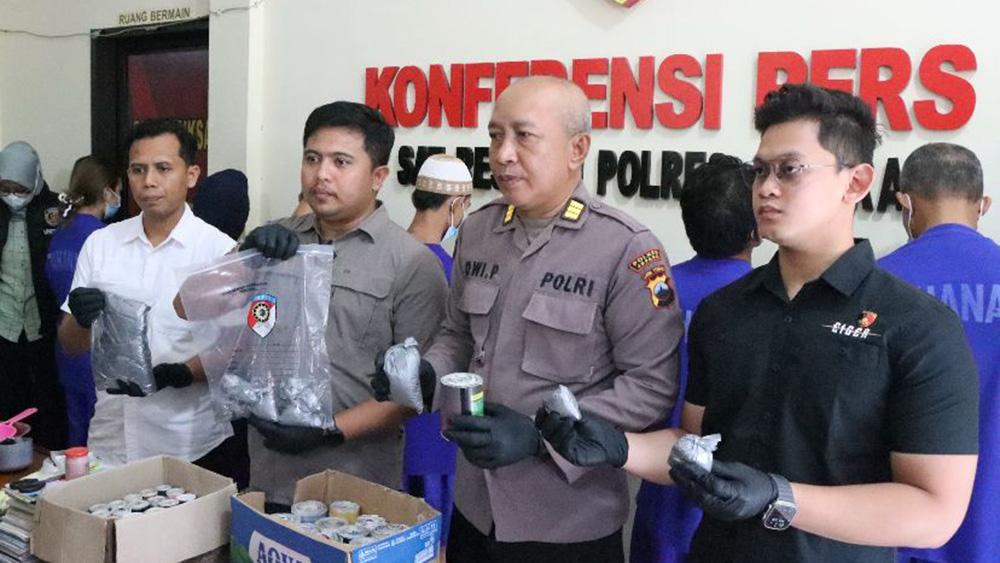 Polisi Tangkap Pria di Jepara Jual Bubuk Petasan Secara Online
