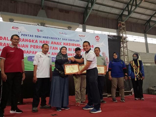 Ikut Serta Atasi Stunting, Poltek Harber Jadi Bapak Asuh Anak Stunting