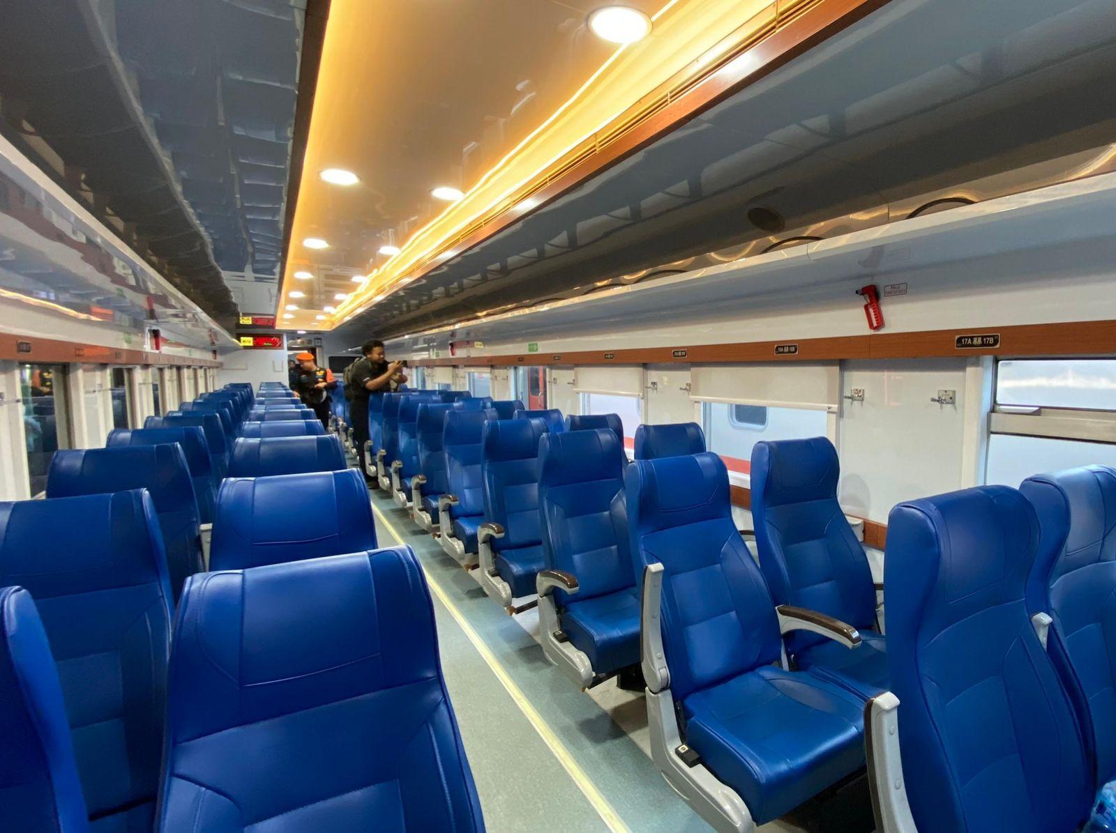 Kereta Api Kamandaka Relasi Cilacap-Semarang Tawang Bank Jateng Kini Menjadi New Generation