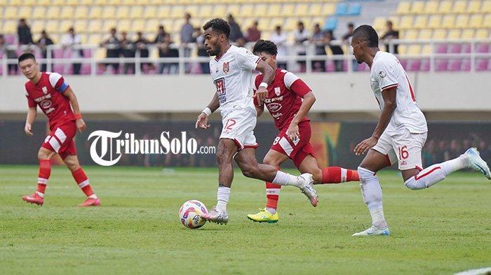 Potret-Laga-Persis-Solo-Vs-Malut-United-di-Stadion-Manahan.jpg