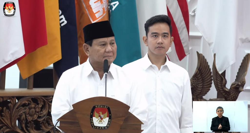 Prabowo-Subianto-dan-Gibran-Rakabuming-Raka-saat-pidato-penetapanPresiden-dan-W.jpg