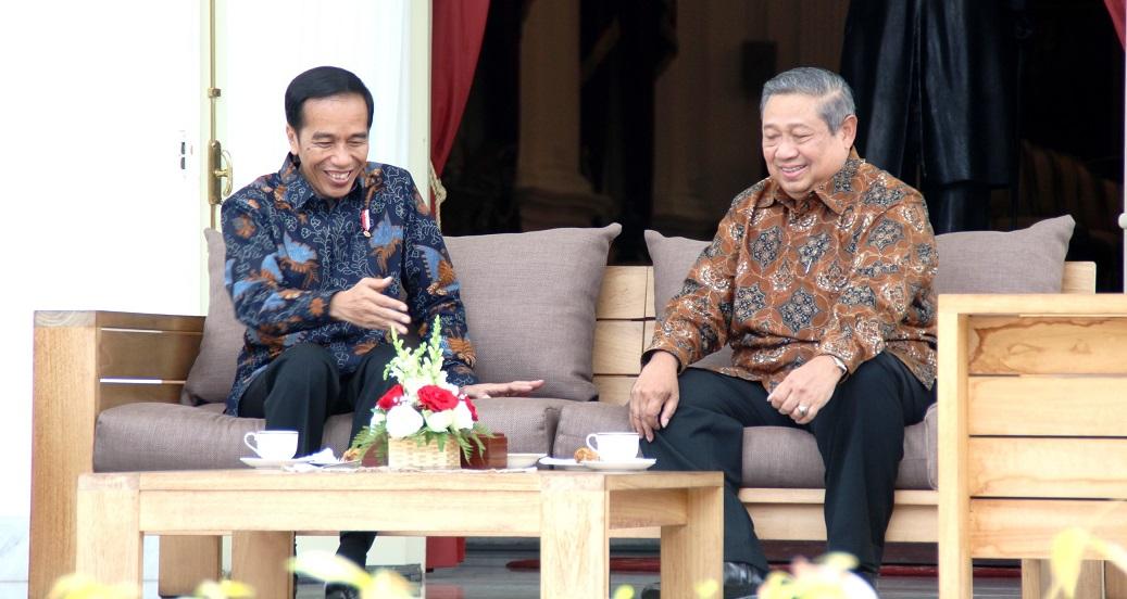 Presiden-Jokowi-berbincang-santai-dengan-Presiden-RI-ke-6-Susilo-Bambang-Yudhoyono.jpg