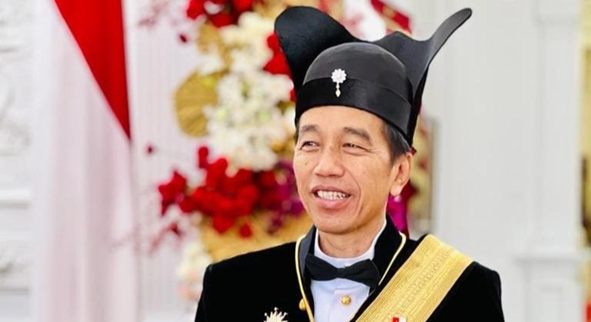 Presiden-Jokowi-memakai-busana-Raja-Jawa.jpg