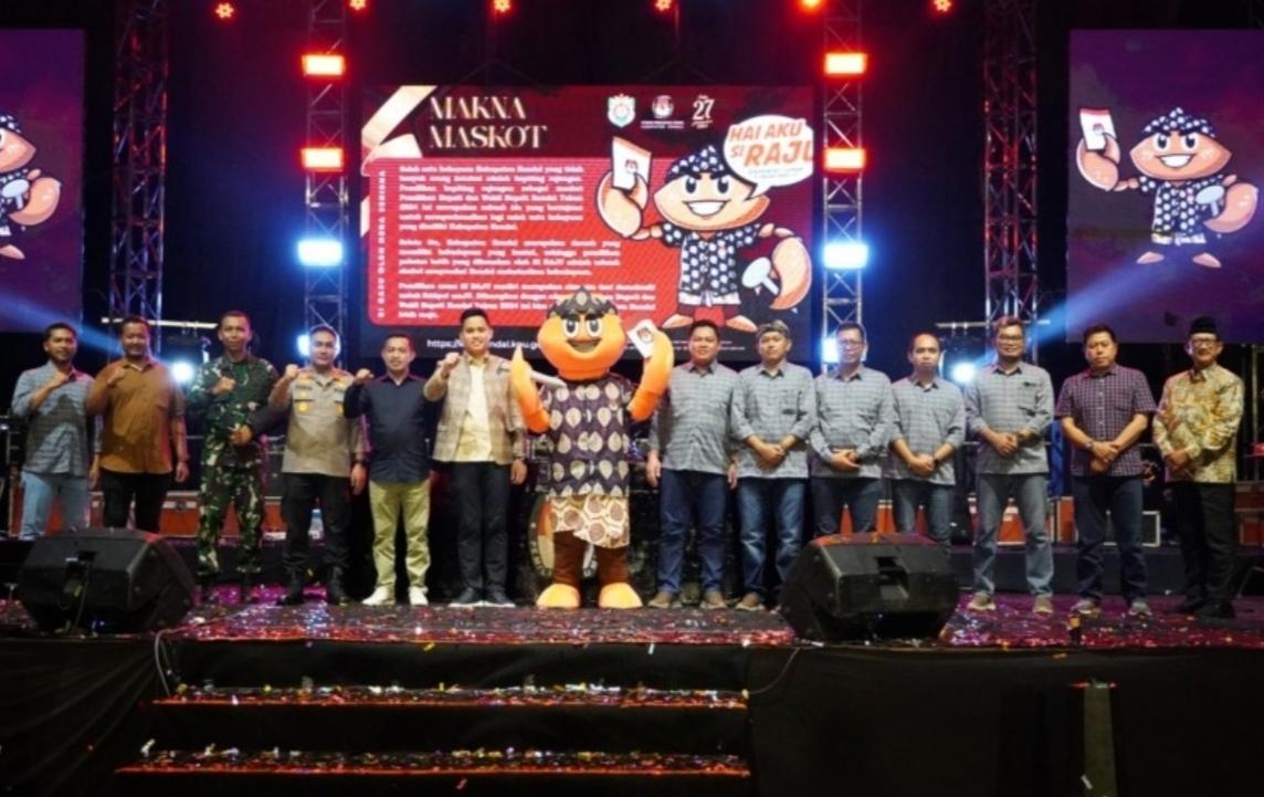 Proses-peluncuran-maskot-Siraju-sebagai-awal-dimulainya.jpg