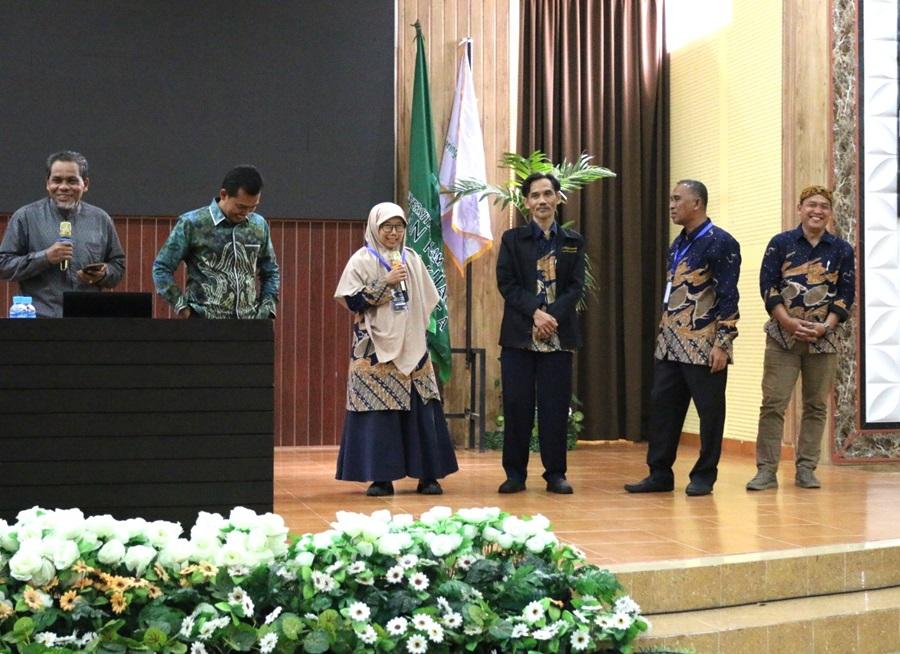Ikuti Munas APPTIS 2024, Pustakawan UIN Saizu Beberkan Hasil Penelitian Perpustakaan Nasional