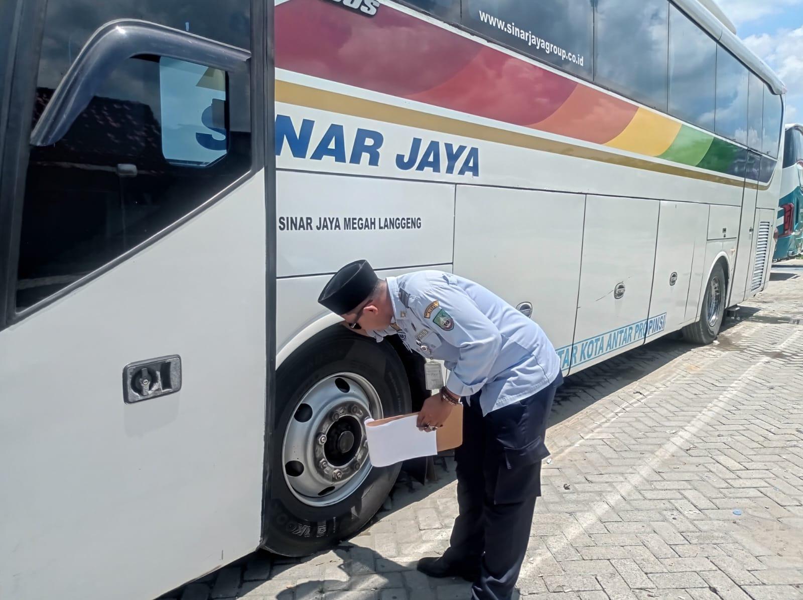 RAMPCHEK-BUS-Suasana-saat-petugas-melakukan-rampcheck.jpg