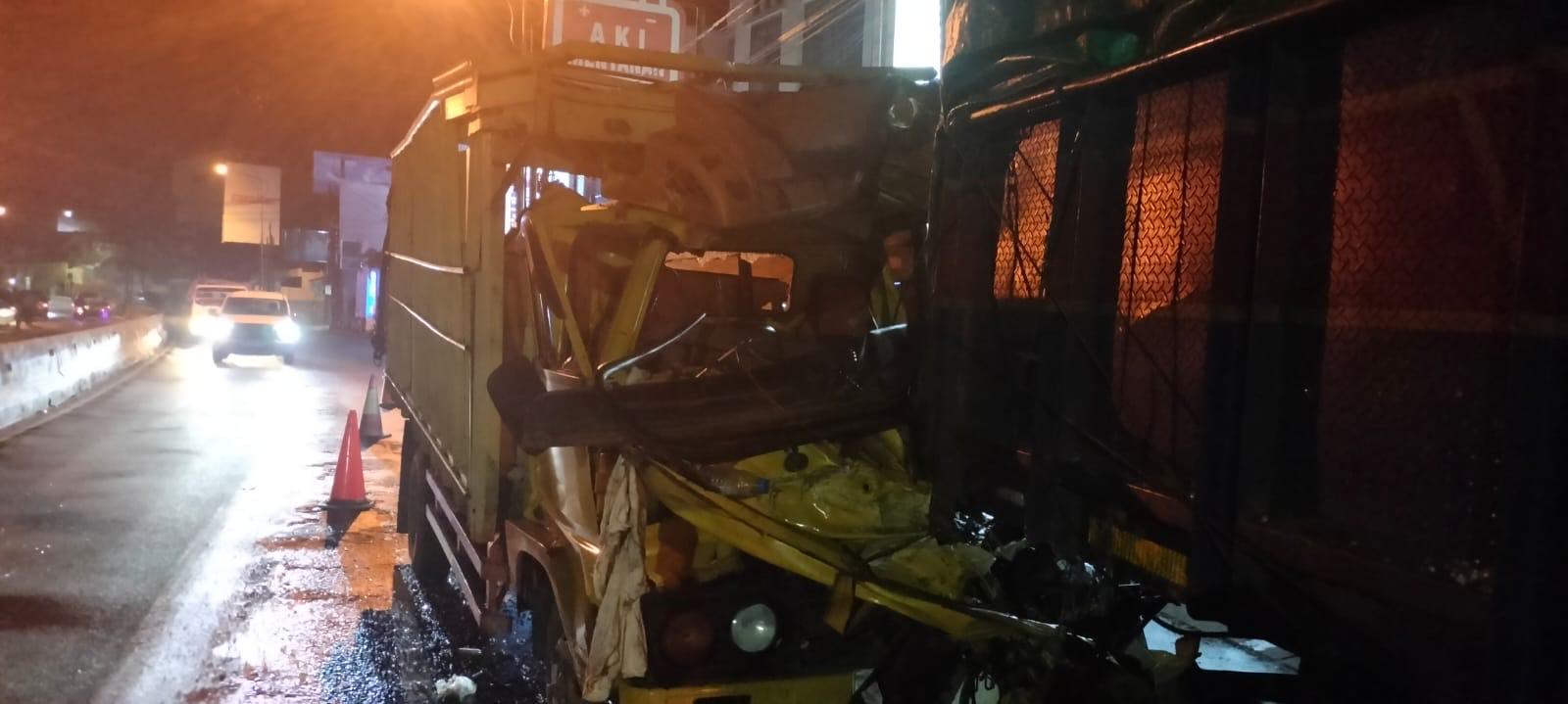 Video Kecelakaan Truk Dump Tabrak Tronton di Ungaran Semarang Hari Ini Satu Meninggal