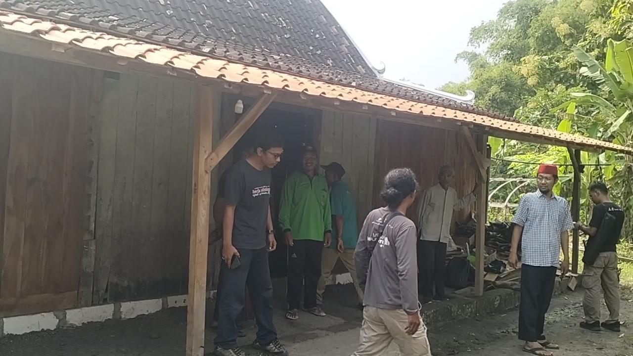 RUMAH-DUKA-Suasana-duka-masih-menyelimuti-rumah-korban-pembunuhan-dengan-rac.jpg