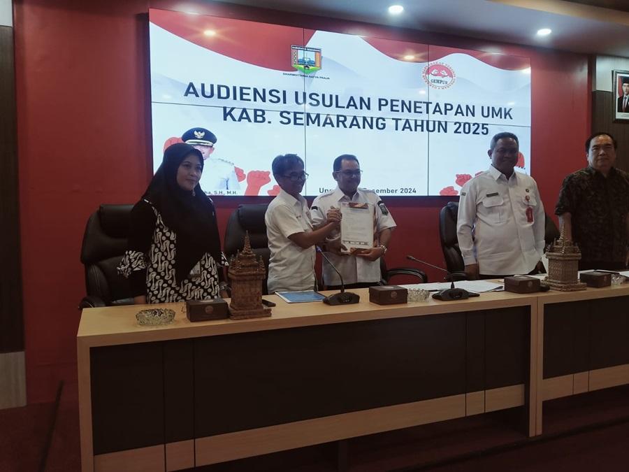 Rapat-Usulan-UMK-2025-di-Kabupaten-Semarang.jpg