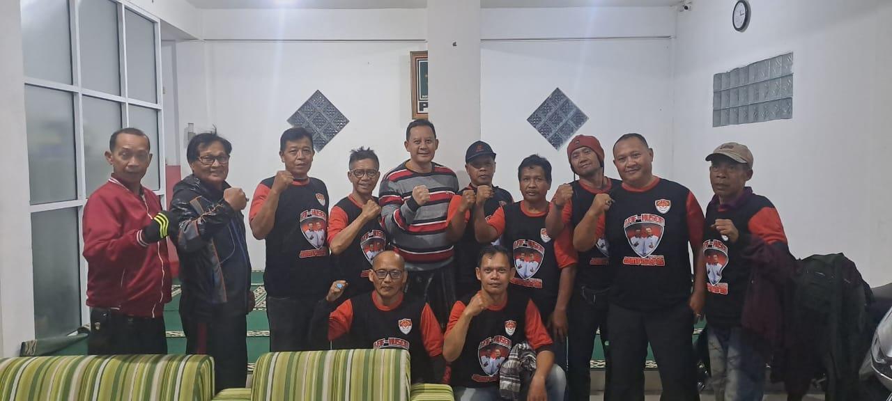Relawan-Jampi-Stres-dengan-Gaya-Nyentrik-Dukung-Pasangan-Afif-Husein-di-Pilkada-Wonosobo-2024.jpg