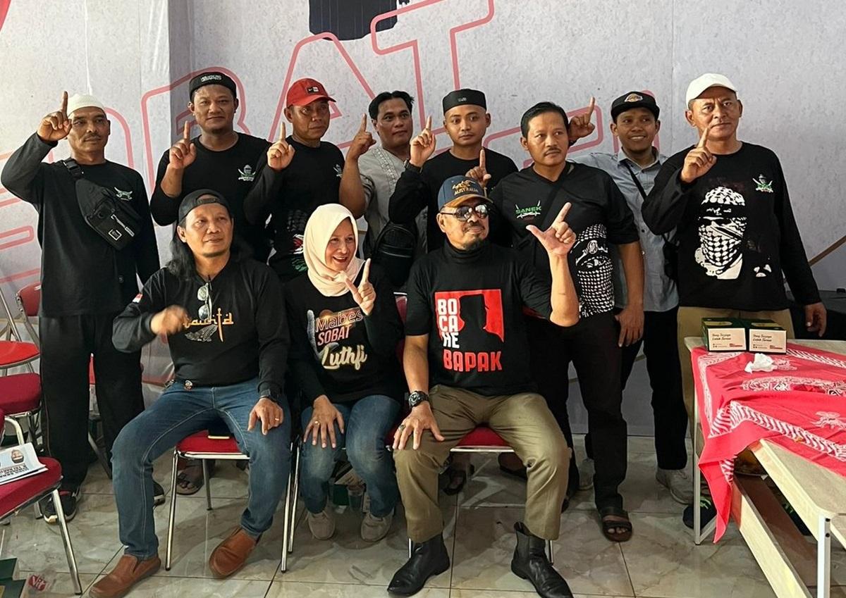 Relawan-Sobat-Luthfi-mendeklarasikan-dukungan-kepada-Kapolda-Jateng.jpg