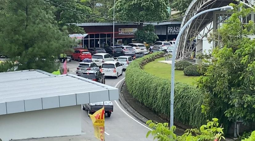 Video Arus Mudik Nataru di Tol Semarang, Kendaraan Pelat B Padati Rest Area
