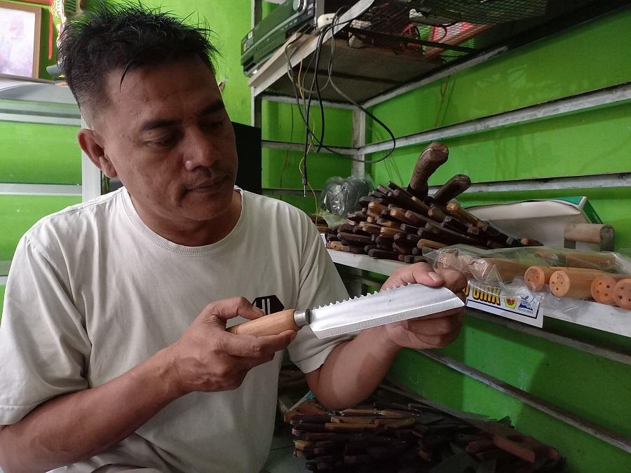 Kisah Sahri Warga Kudus, Si Pandai Besi yang Kirim Pisau Sampai Luar Negeri