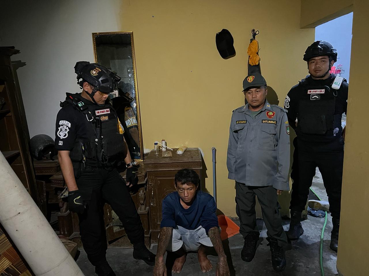 Tak Jadi Ngefly, Tiga Orang Ini Langsung Kicep Ditangkap Polisi saat Nyabu