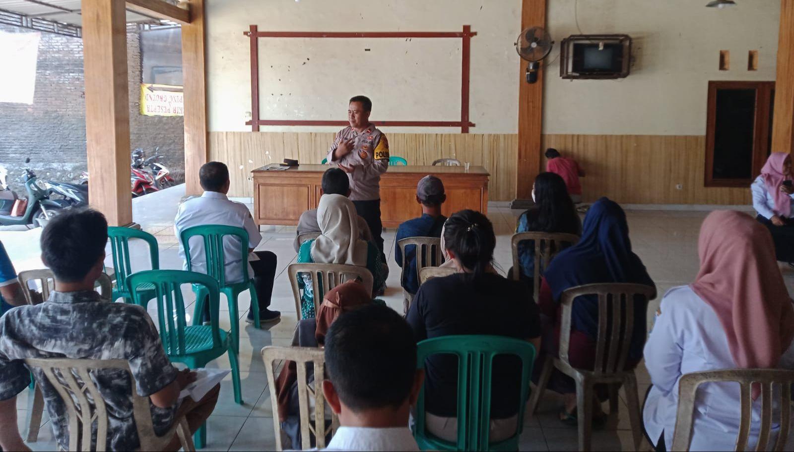 Satbinmas-Polres-Jepara-Gelar-Kegiatan-Bintibmas-di-Balai-Desa-Mambak.jpg