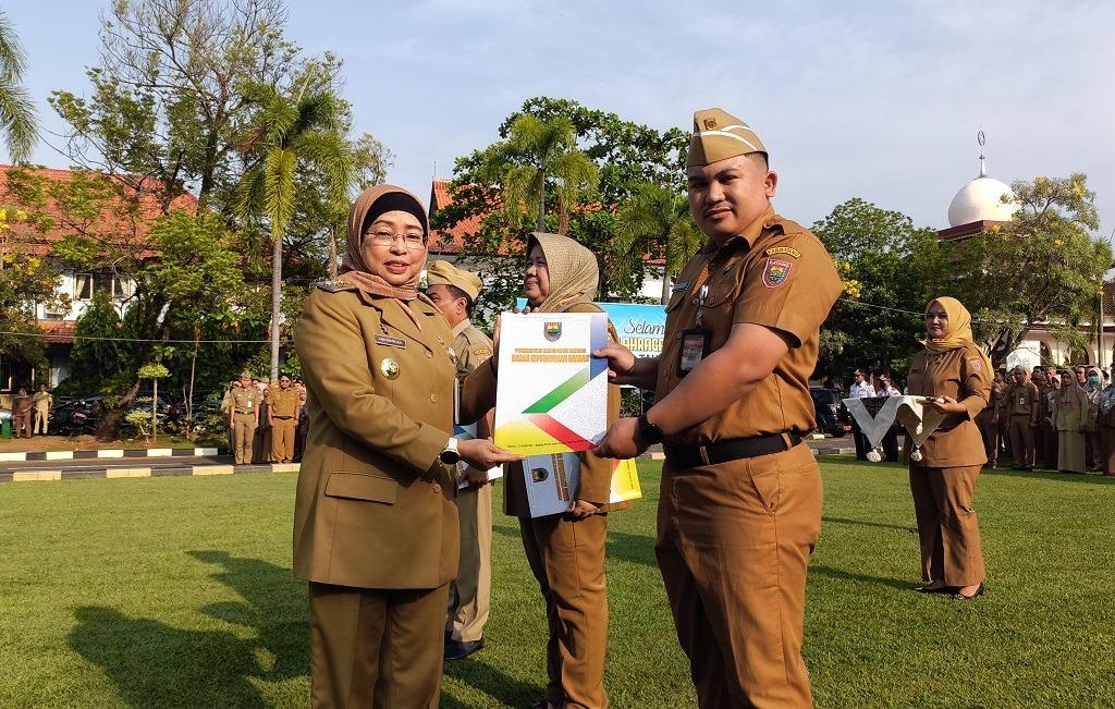 241 ASN Batang Terima SK Kenaikan Pangkat, Pj Bupati Tekankan Netralitas