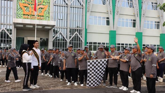 Semarak, Ribuan Orang Ikuti Jalan Sehat Acara Puncak Dies Natalis UIN Walisongo