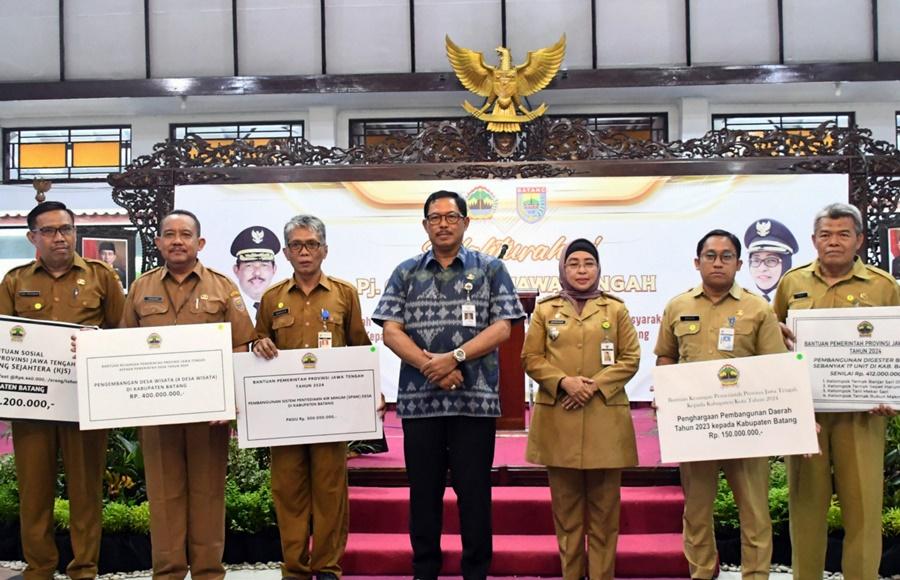 Pj Gubernur Jateng Minta Kades di Batang Gunakan Banprov Secara Bijak dan Libatkan Warga