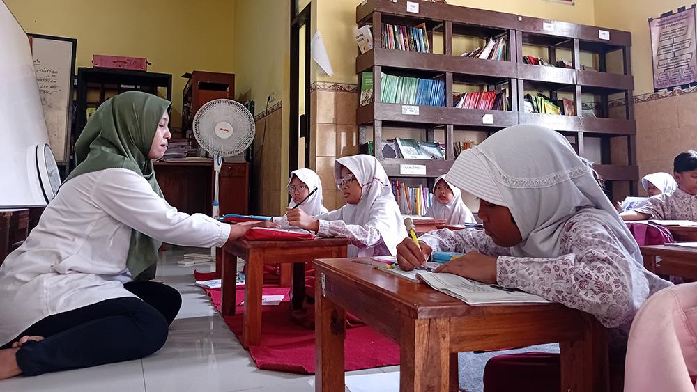 Siswa-SD-di-Kudus-Belajar-di-Ruang-UKS-dan-Perpustakaan.jpg