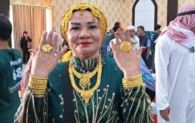 Reaksi Wanita yang Pulang Haji Pakai Perhiasan Emas 180 Gram setelah Viral: Malu dan Sedih