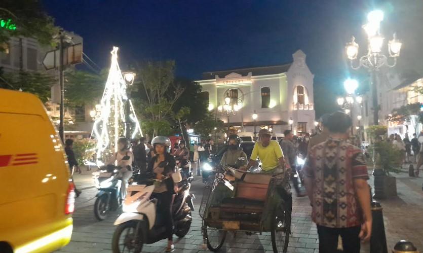 Suasana-Kota-Lama-Semarang-saat-malam-Natal-Selasa-24122024.jpg