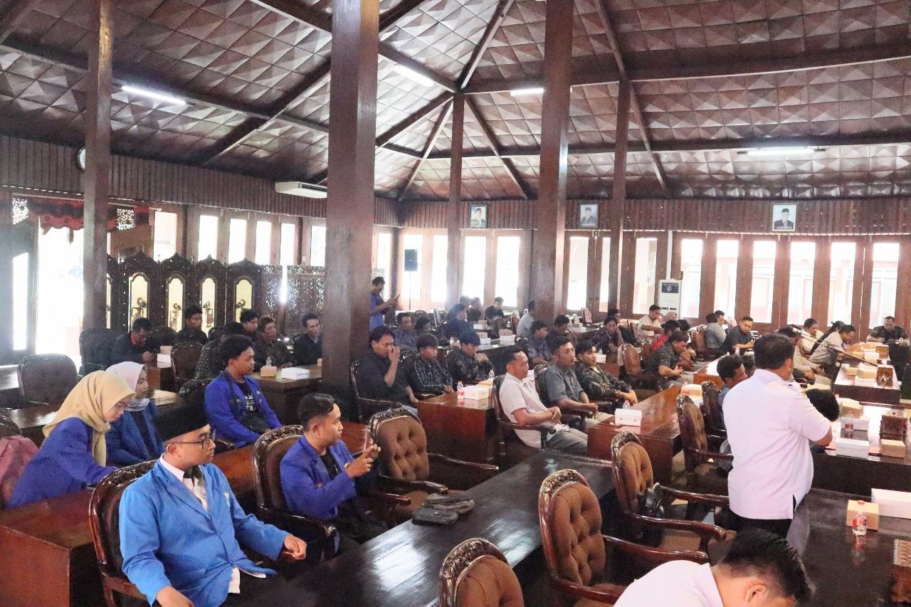 Suasana-audiensi-IKA-PMII-dan-warga-Jurangjero-bersama-DPRD-Blora.jpg