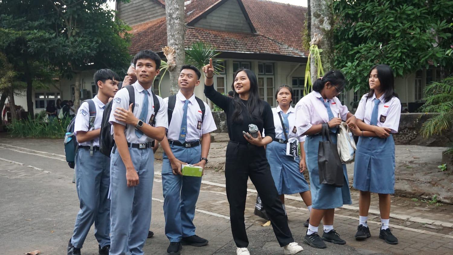 Suasana-dalam-acara-Dolan-UKSW-bersama-SMK-Kanisius-Ungaran.jpg