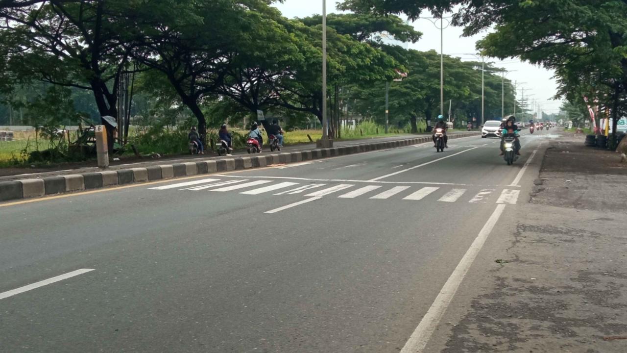 Suasana-di-jalan-Pantura-Kendal-terpantau-sepi-pemudik-pada-H-1-lebaran-Selasa-942024.jpg
