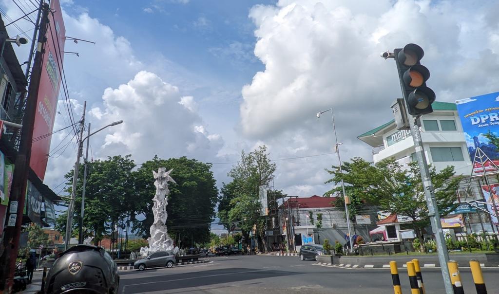 Suasana-kawasan-Tugu-Lawet-Kebumen.jpg
