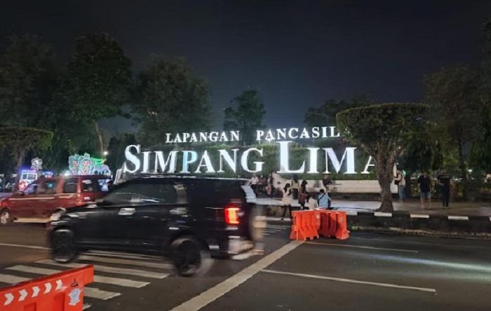 Suasana-malam-takbiran-di-Simpang-Lima.jpg