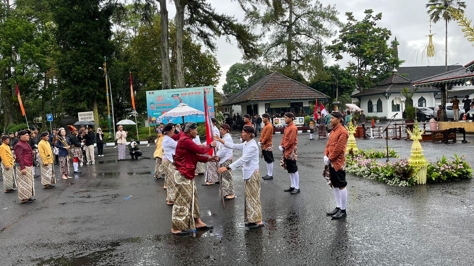 Pasrah Tampi Panji-panji Awali Prosesi Hari Jadi ke-199 Kabupaten Wonosobo, Siap Dikirabkan