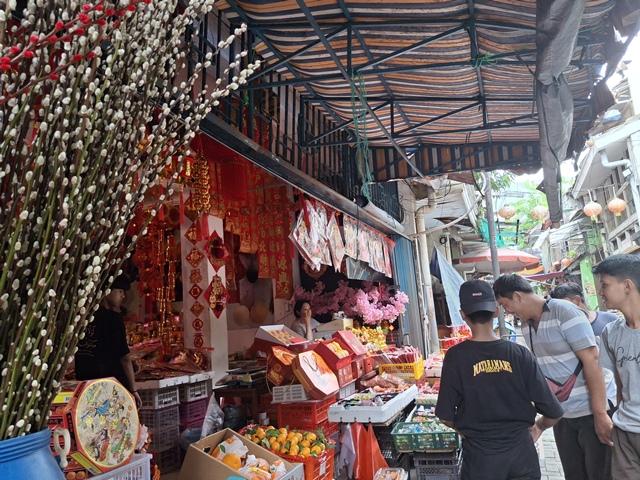 Suasana-toko-pernak-pernik-di-pasar-Gang-Baru-Semarang-Rabu-1412025-T.jpg