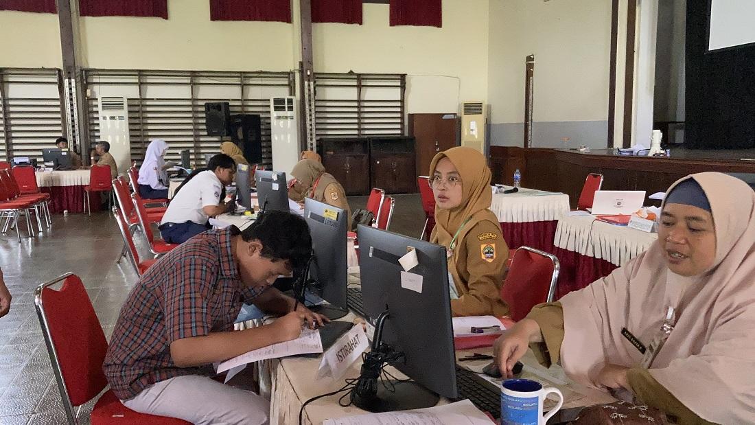 Posko PPDB Daring SMAN 1 Semarang Terima 130-140 Pengajuan Per Hari