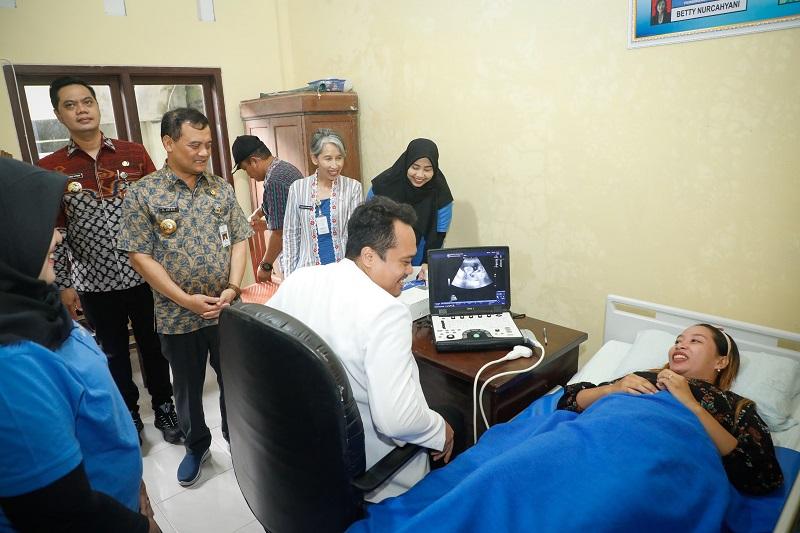 Gubernur Ahmad Luthfi Luncurkan Program Speling, Warga Bisa Periksa Kesehatan Gratis di Balai Desa