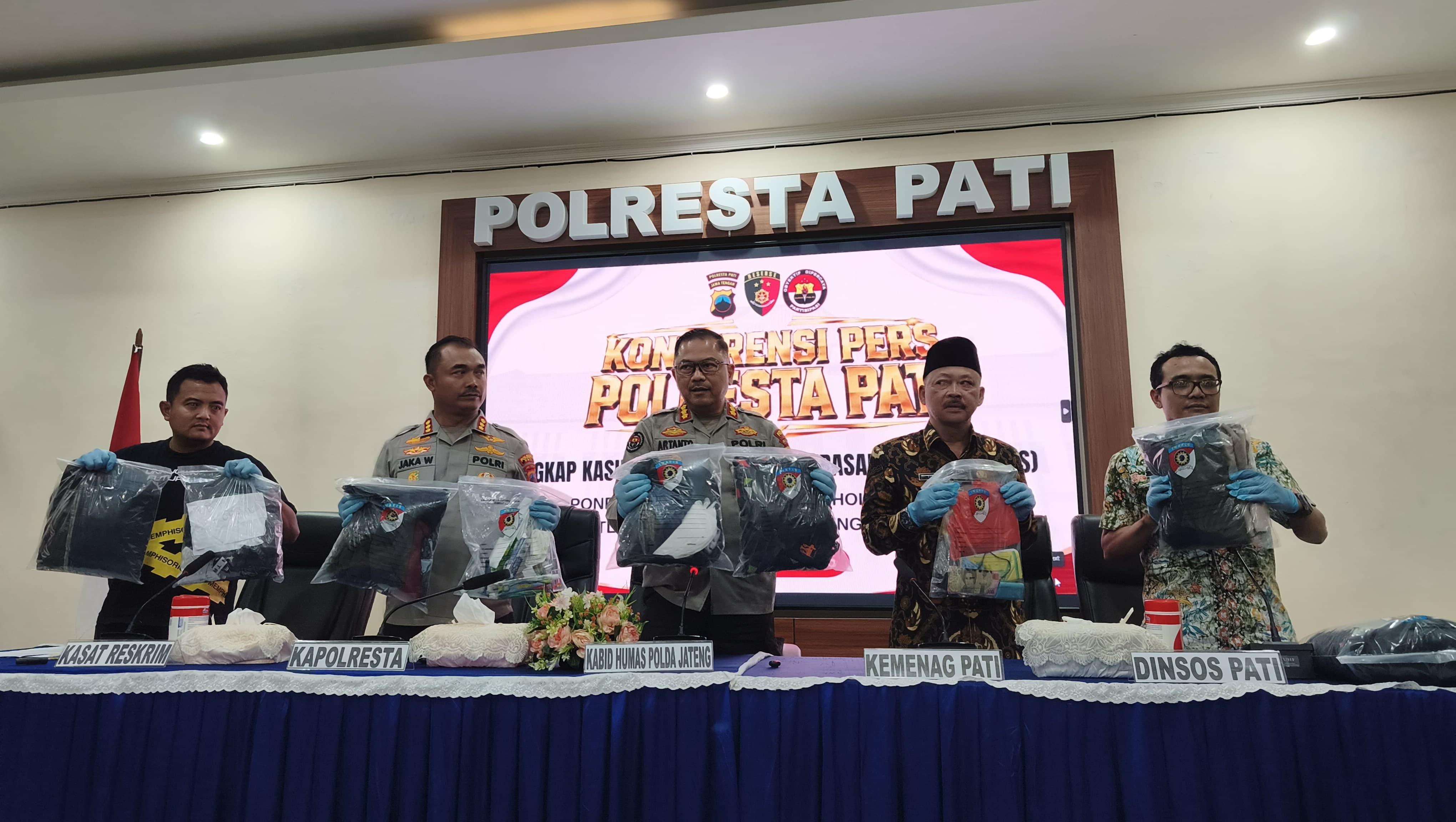 TUNJUKKAN-BARANG-BUKTI-Jajaran-Polresta-Pati.jpg