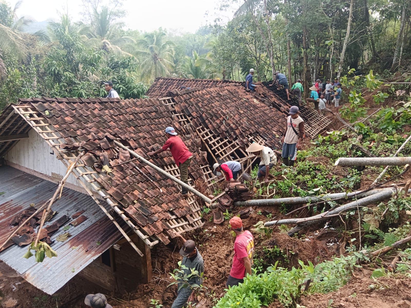 Hujan Lebat Picu Longsor di Sejumlah Titik di Kabupaten Wonosobo dalam Dua Hari Terakhir
