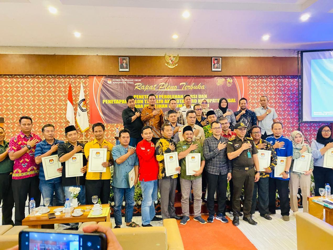 Tegal-melakukan-sesi-foto-bersama-dengan-tamu.jpg