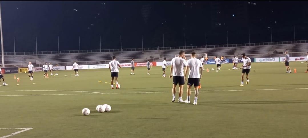 Timnas-Indonesia-saat-menjalani-latihan-di-Stadion-Rizal-Memorial.jpg