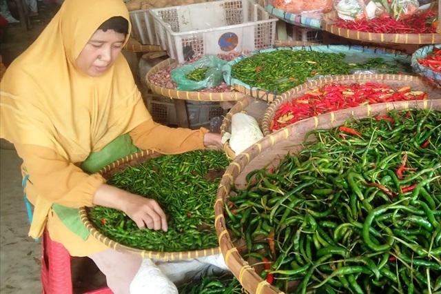 Harga Komoditas Cabai dan Telur Ayam Ras di Pasar Majenang Alami Penurunan