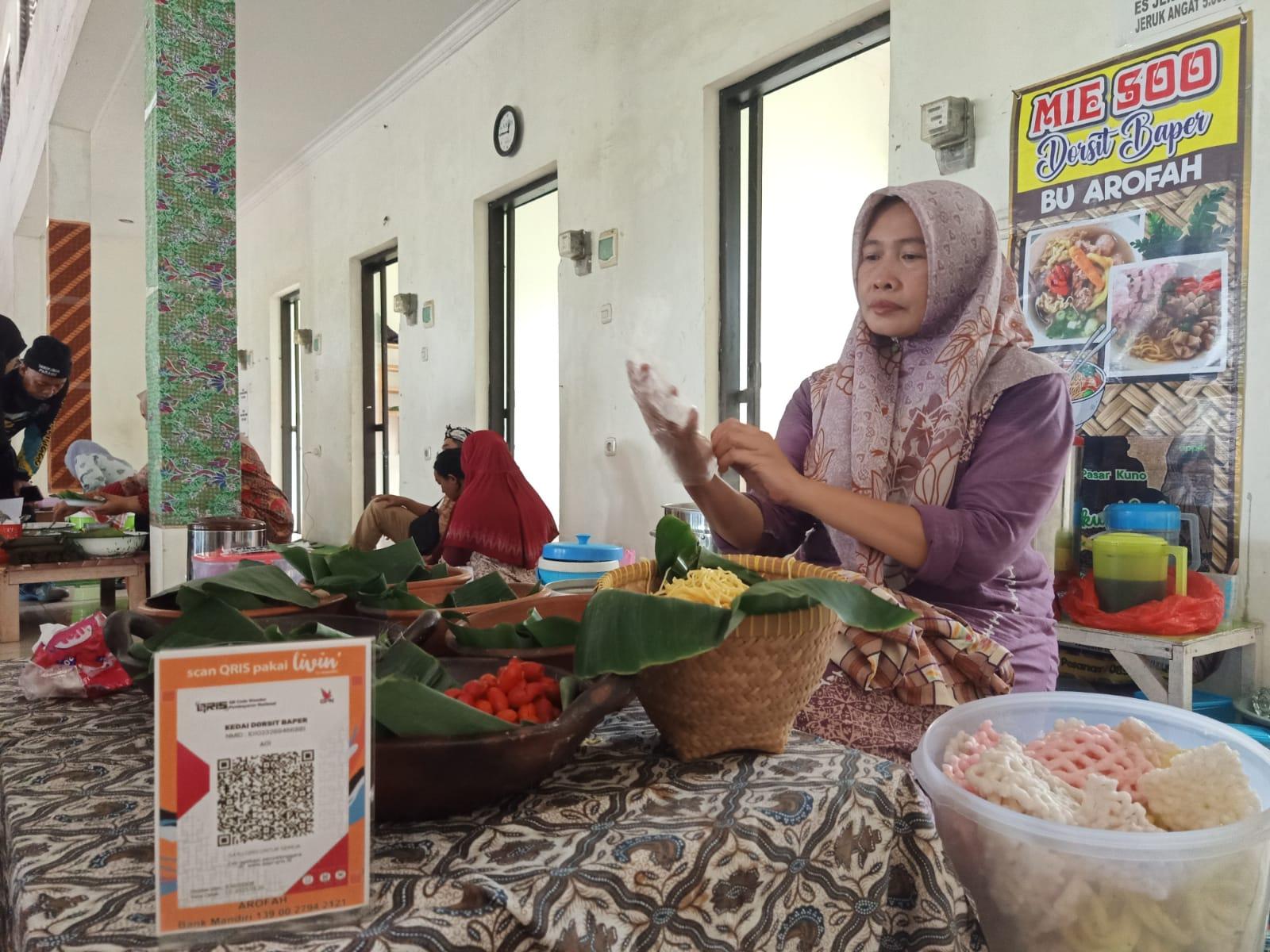 UMKM-CENTER-Suasana-pengunjung.jpg