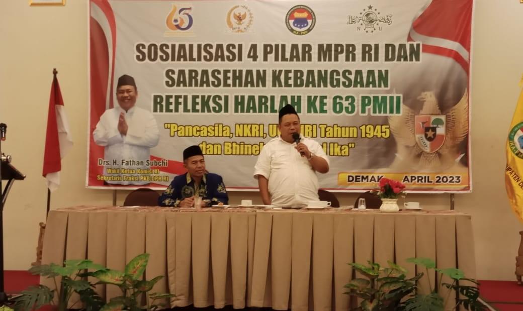Wakil-Ketua-Komisi-XI-DPR-RI-H-Fathan-Subchi-saat-menghadiri-acara-Refleksi-Harlah-ke-63-PMII.jpg