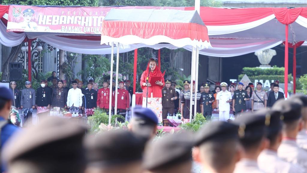 Wali-Kota-Semarang-Hevearita-Gunaryanti-Rahayu-memimpin-upacara-memperin.jpg