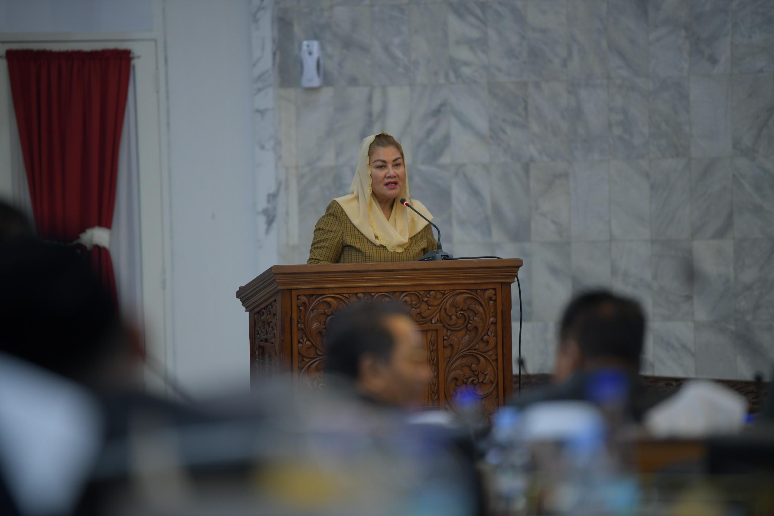 Wali-Kota-Semarang-Hevearita-Gunaryanti-Rahayuhadiri-rapat-paripurna.jpg