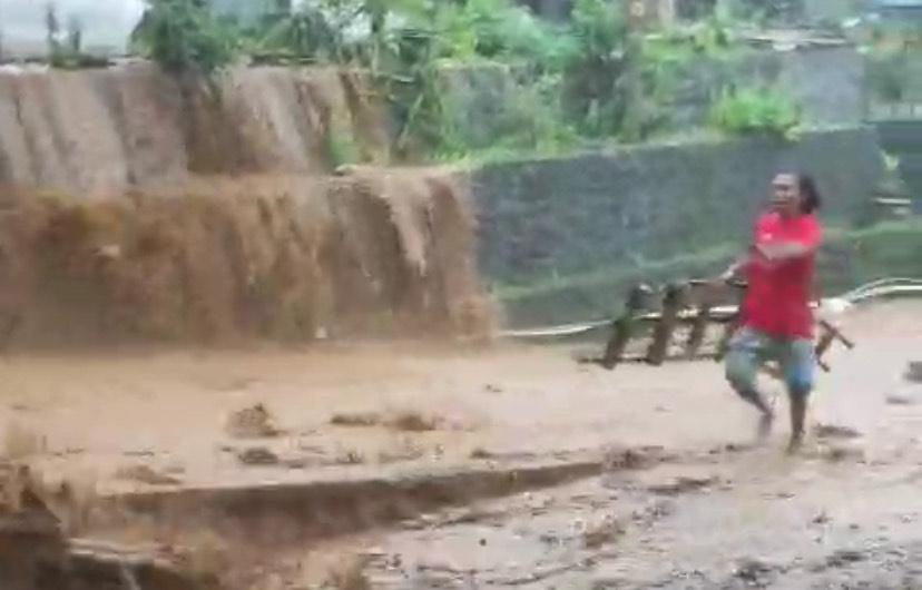Video Banjir Pringapus Semarang Hari Ini Permukiman Digenangi Air