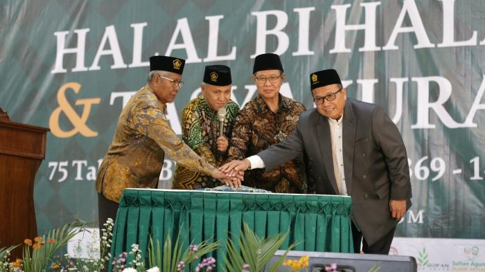 Yayasan-Badan-Wakaf-Sultan-Agung-YBWSA-Semarang-menyelenggarakan-halal-bihalalfds345.jpg